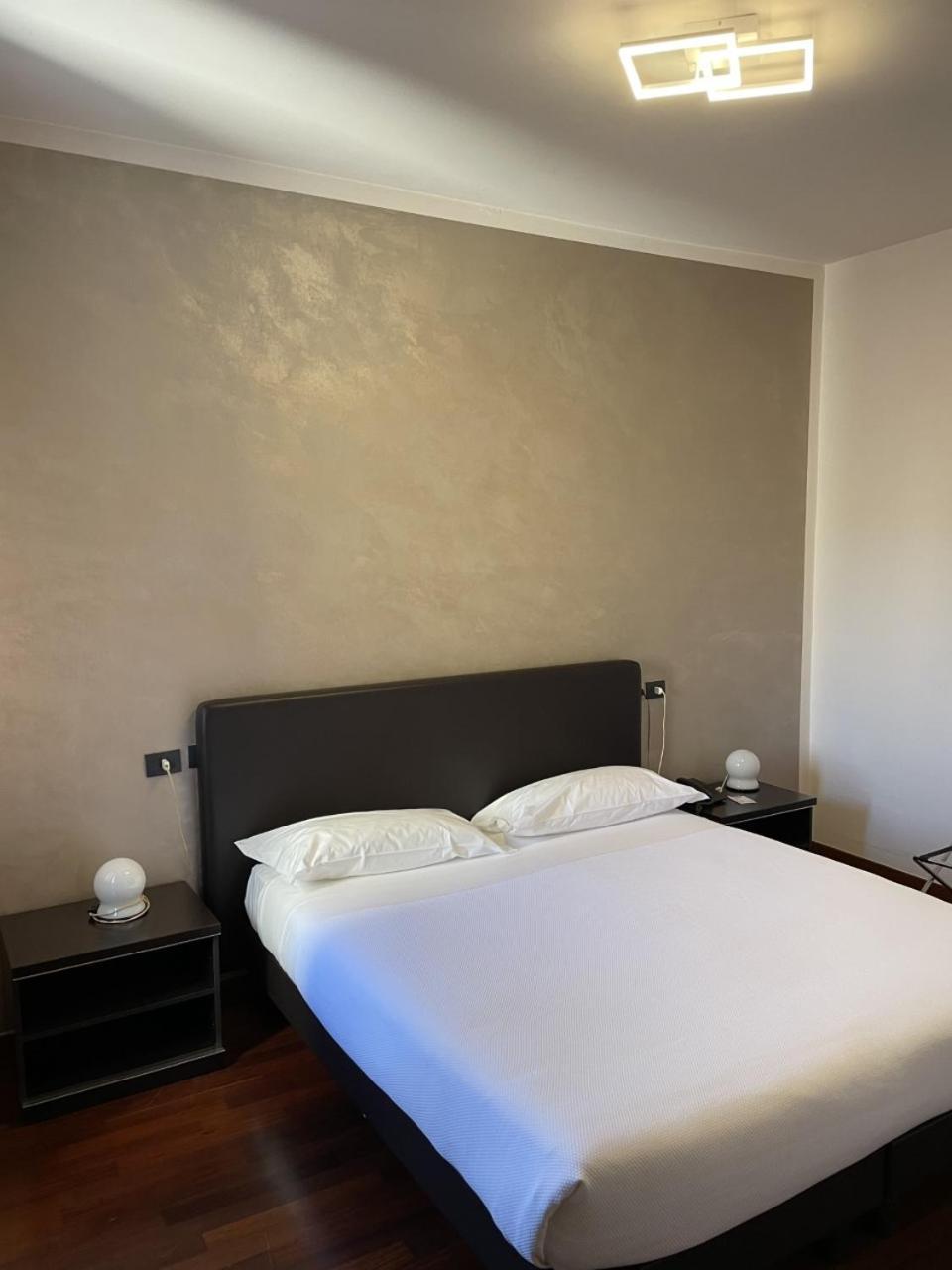 Residence Hotel Torino Uno Turim Quarto foto
